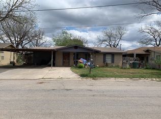 412 Old Carrizo Rd, Uvalde, TX 78801