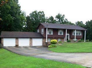 94 Millstone Ln, North Parkersburg, WV 26104