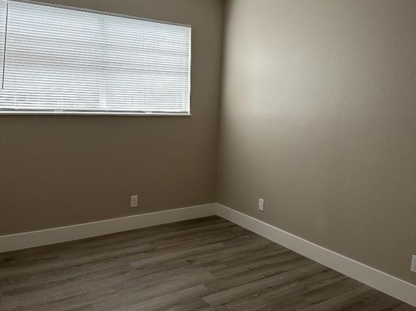 930 N Van Buren St APT 4