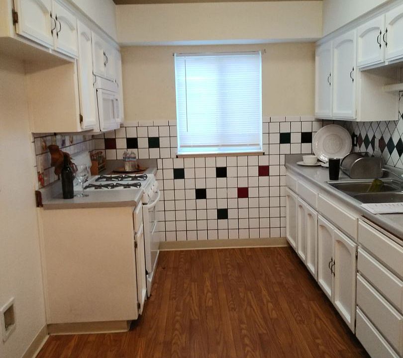 1st image of 315 Barcelona Dr