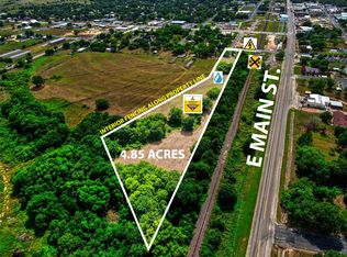 10 S East St, Weimar, TX 78962