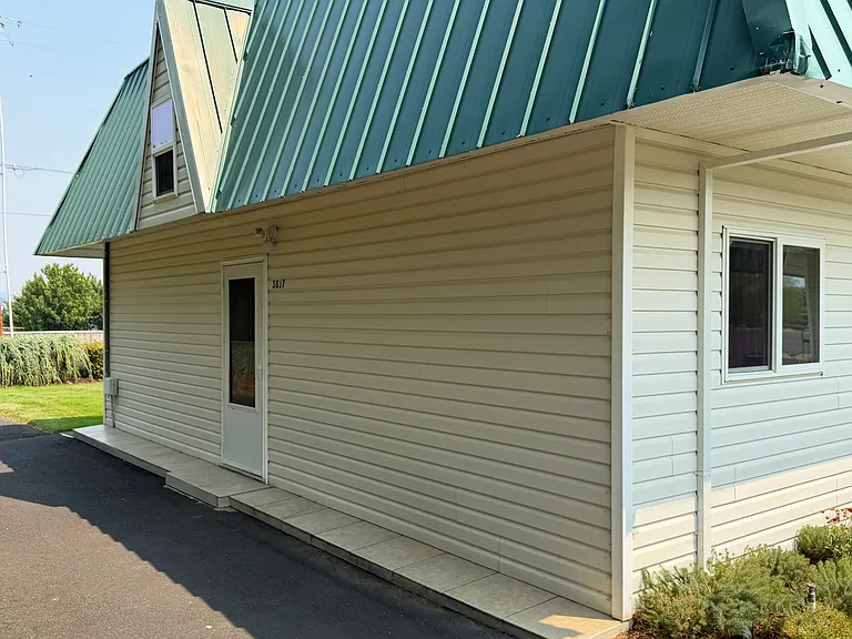 3837 Fairview Dr #3 — Photo 3