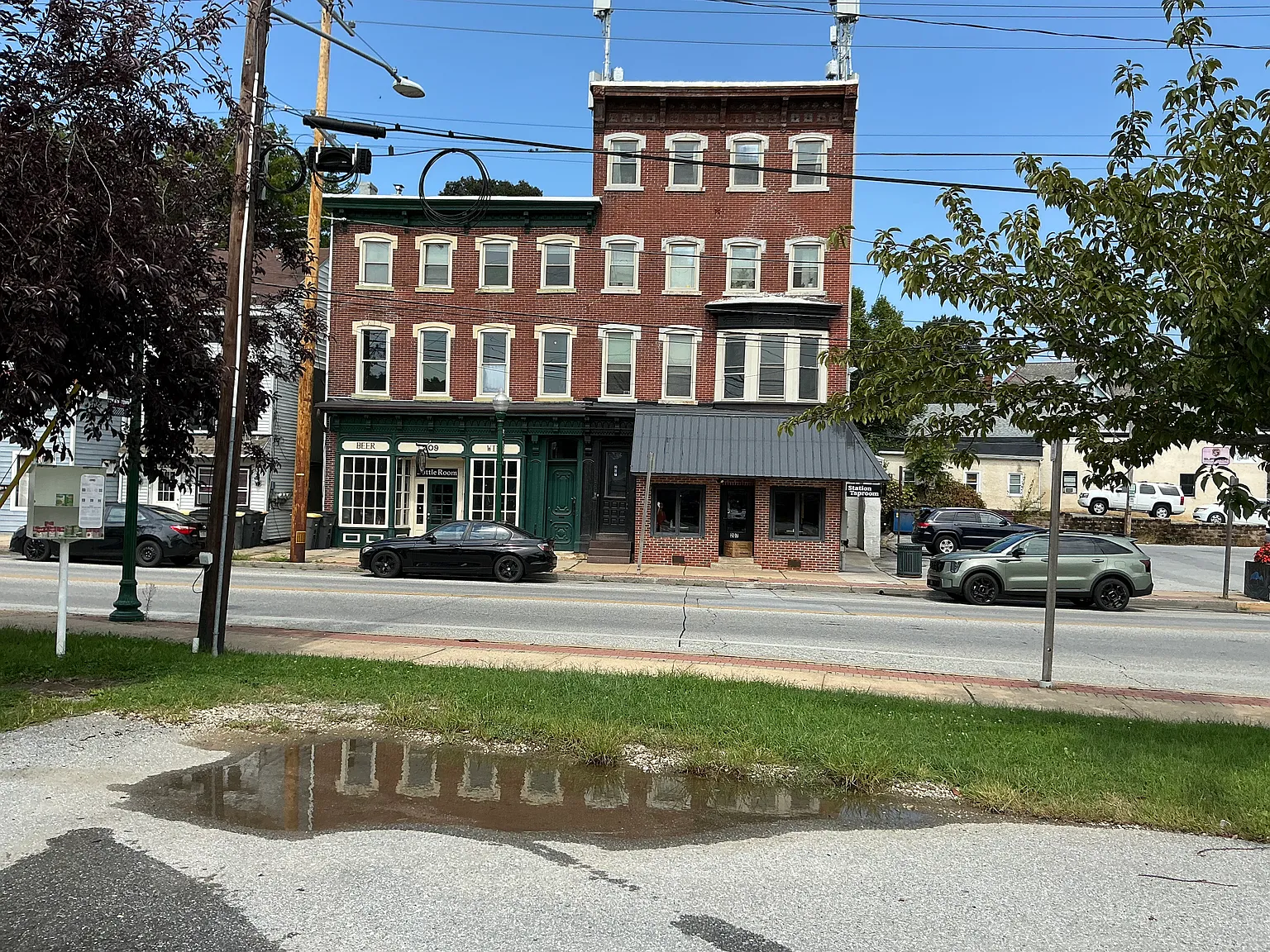 1 bed, 1000 sqft, $1,700 — Photo 1