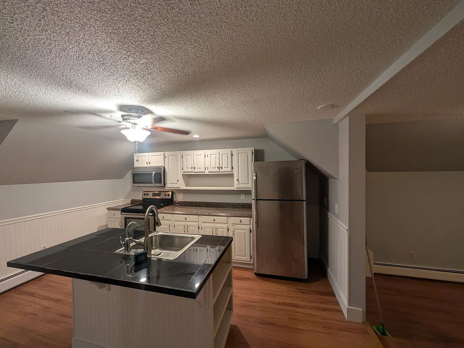 1 bed, 800 sqft, $1,600 — Photo 3