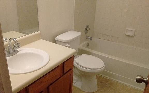 5th image of 709 Greenlawn Blvd