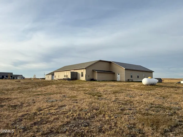 13683 Mulberry Loop NW, Williston, ND 58801