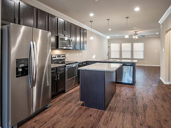 4th image of 2704 Vine Ct #2704