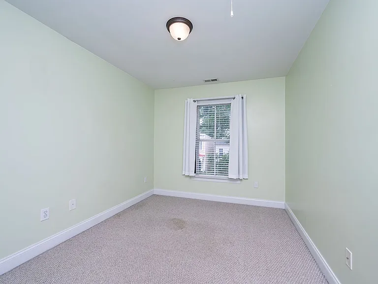 520 S Laurel St — Photo 12