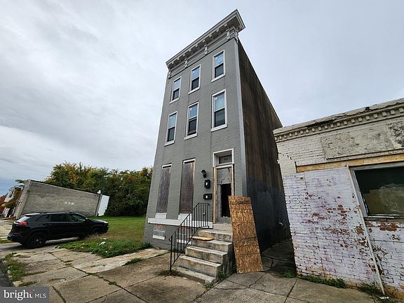 2nd image of 922 N Calhoun St