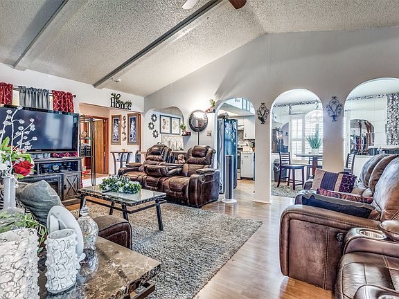 4th image of 3541 Shorecrest Dr