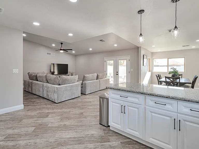 2203 W Palomino Dr — Photo 12