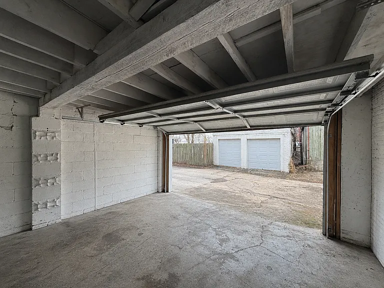 1328 W Lombard St — Photo 30