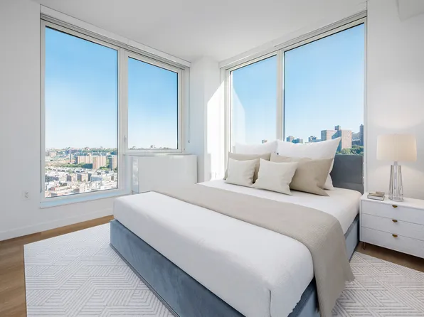 4650 Broadway image 11 of 30