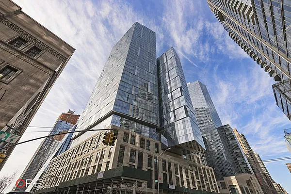 Rented by CORE | media 49