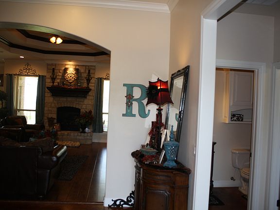 3rd image of 119 Southwest Expy