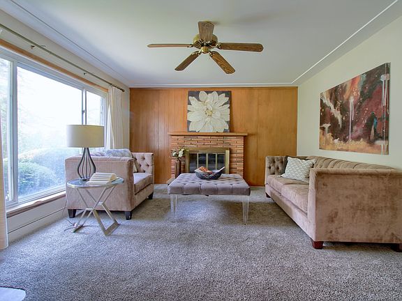 4th image of 2611 Bradford Dr