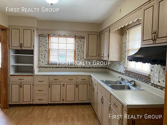 4th image of 323 Notre Dame Ave
