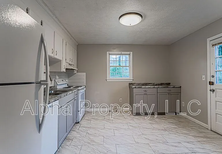 225 Berea Forest Cir #B — Photo 4