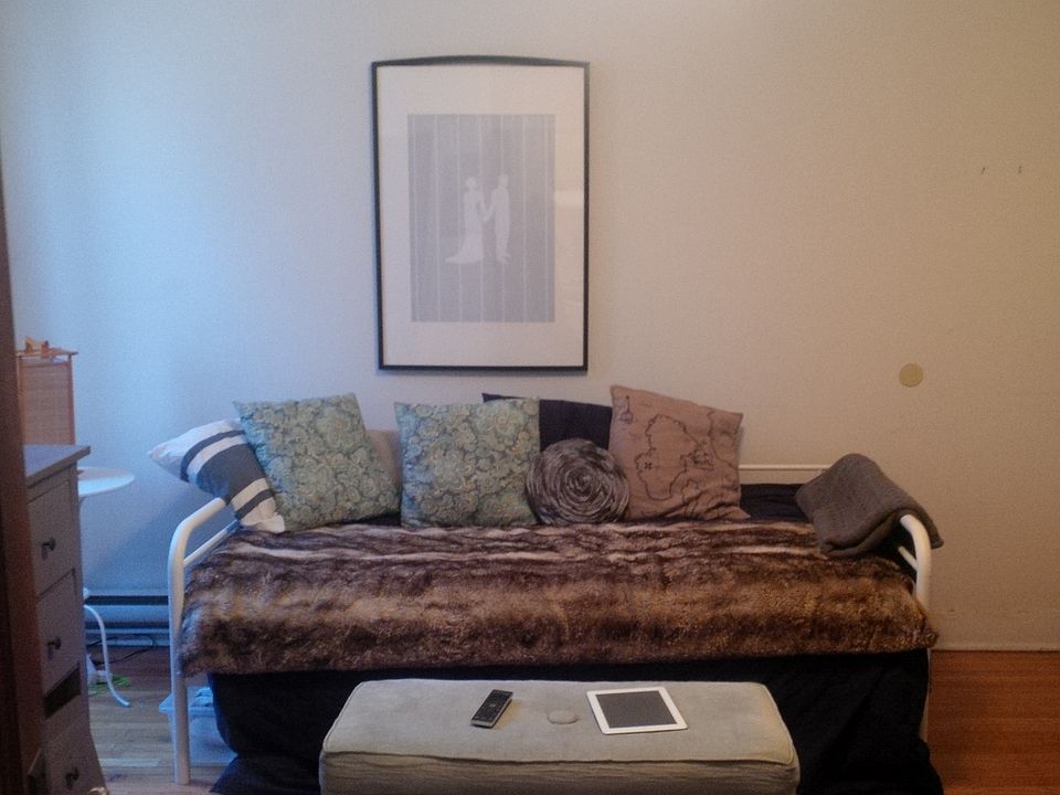2nd image of 918 Pine St APT 3M