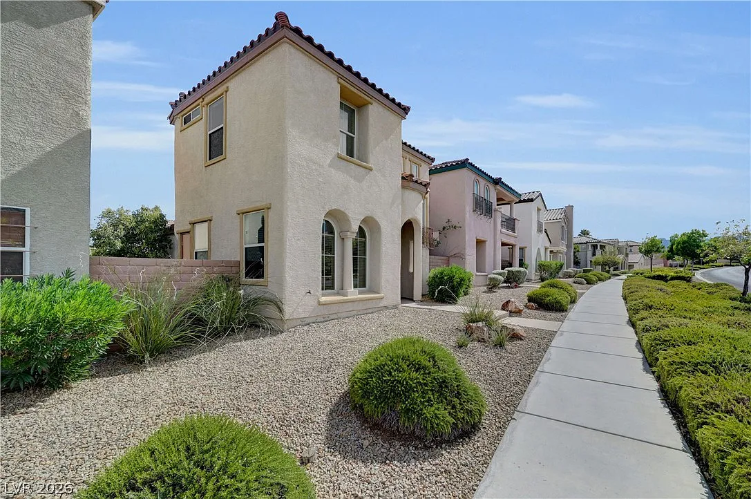 3 bed, 2.5 bath, 1515 sqft, $2,300 — Photo 3