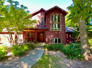 975 Ridgeview Ln, Saugatuck, MI 49453