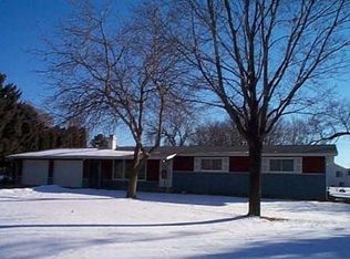 958 County Road D E, Little Canada, MN 55109