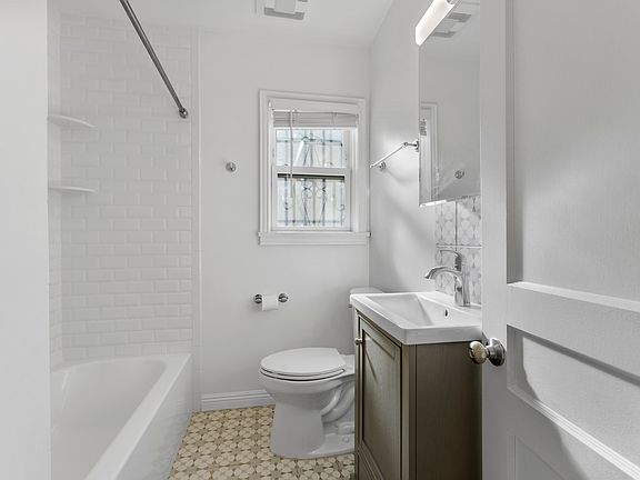 5th image of 401 Shirley Pl #104