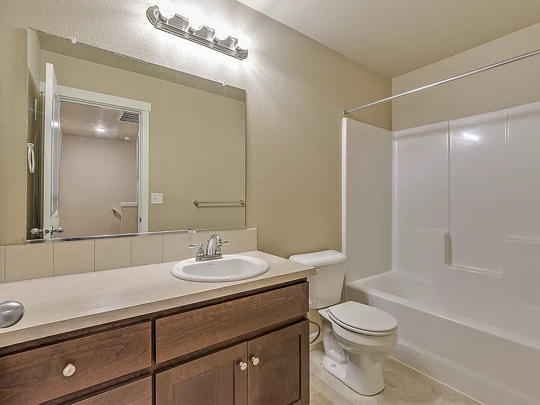 1056 N Davis St — Photo 16