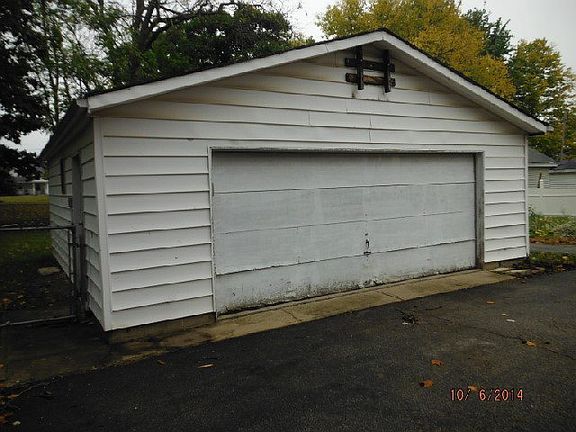 2nd image of 304 W 4th St