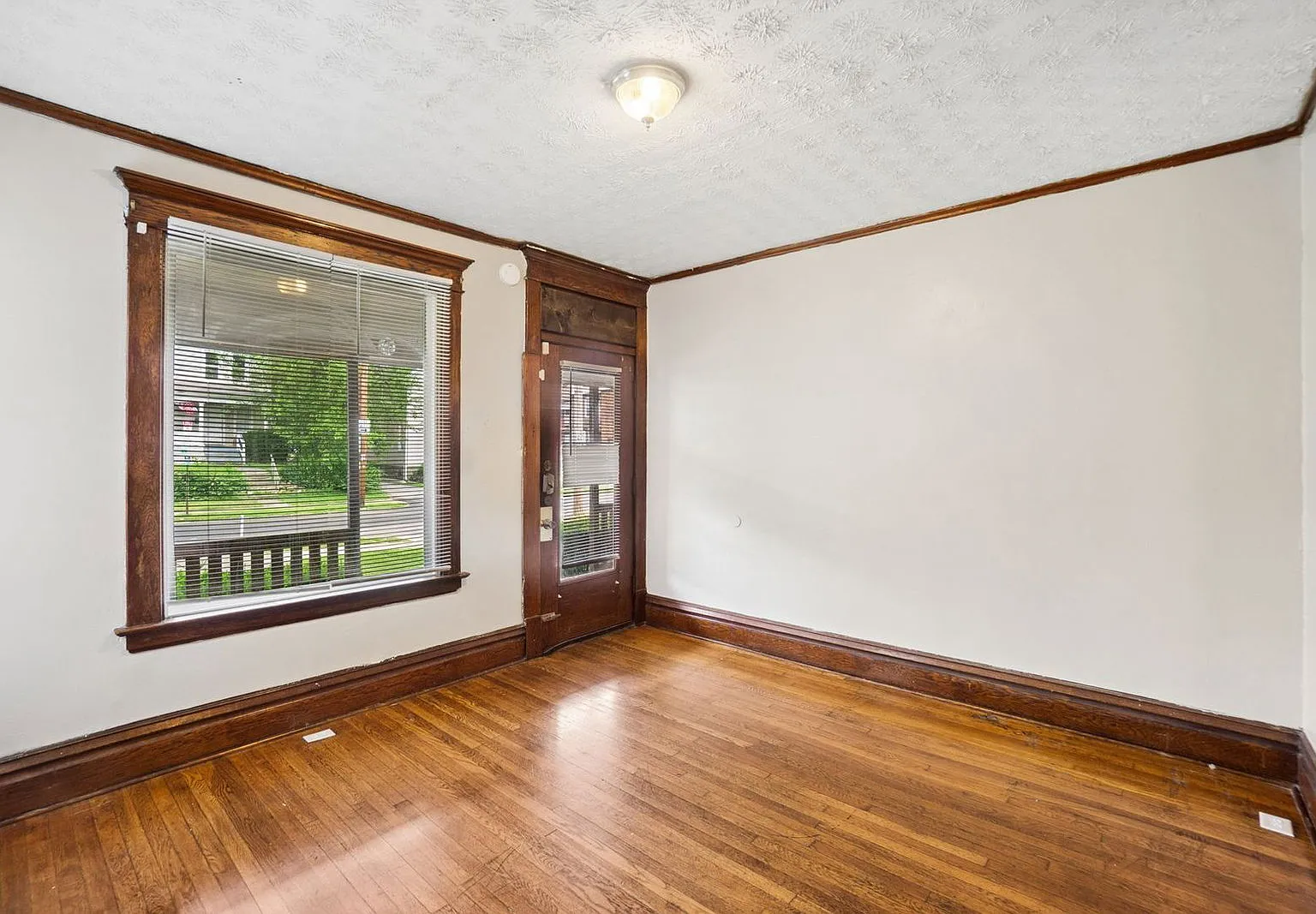 3 bed, 1.0 bath, $1,350 — Photo 3