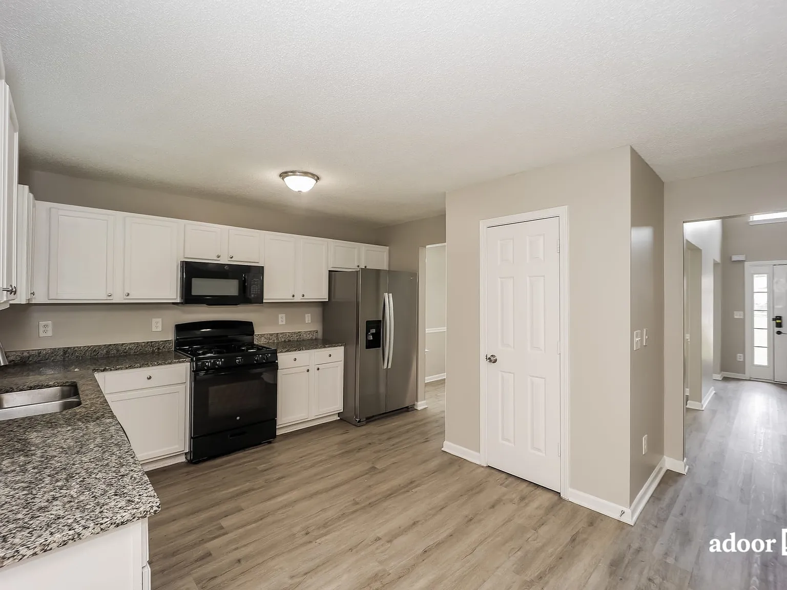4 bed, 2.5 bath, 2126 sqft, $2,105 — Photo 3
