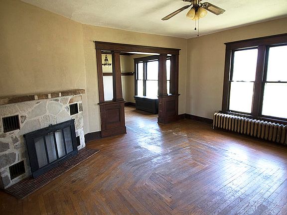 3rd image of 115 E Washington Ave