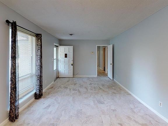3rd image of 5752 Pinebrook Dr