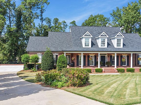 2nd image of 220 Shady Oaks Court