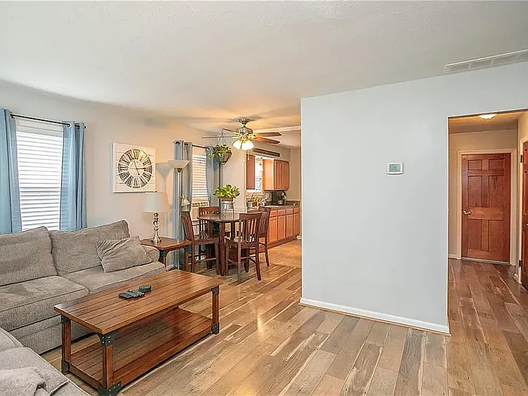 1008 Dartmoor Ave — Photo 6