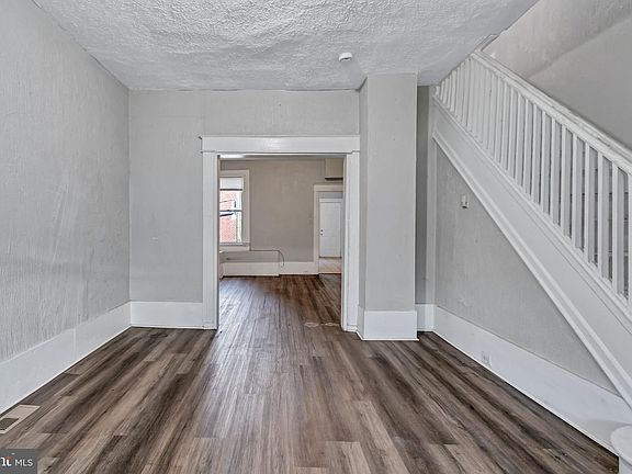 3rd image of 1303 Poplar Grove St