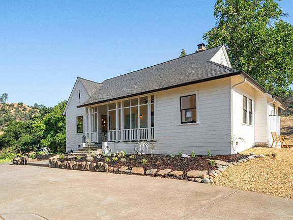 3rd image of 8282 Pleasants Valley Road