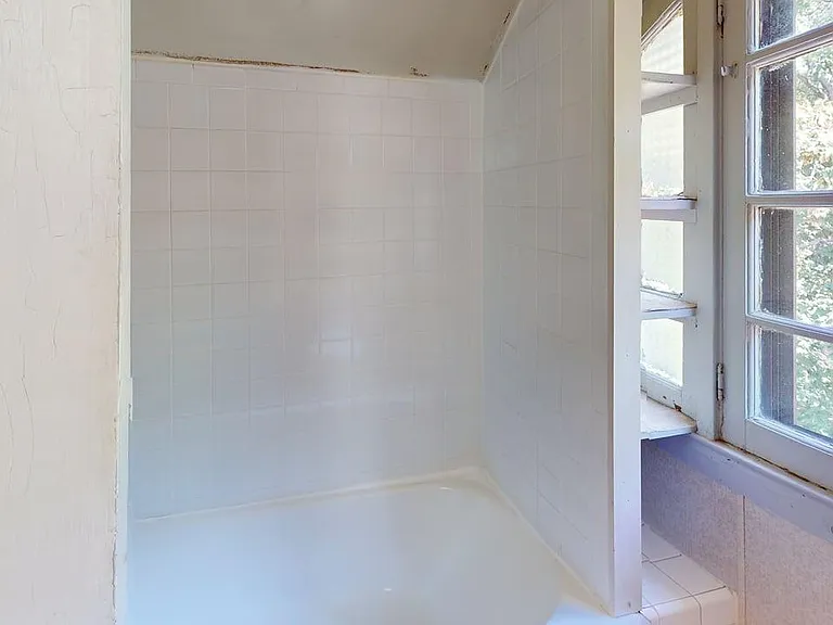 1052 Baldwin Ave — Photo 8