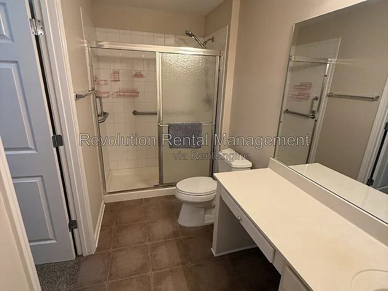 302 Gladstone Dr — Photo 8