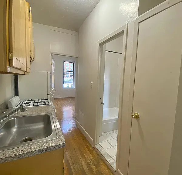 223 E 32nd St #5D — Photo 4