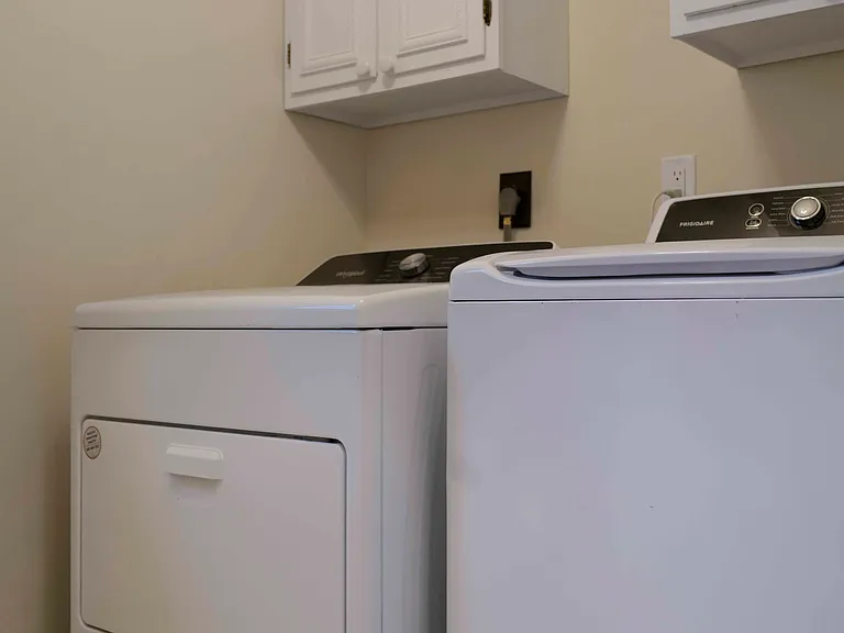 8693 Arbutus Dr — Photo 21