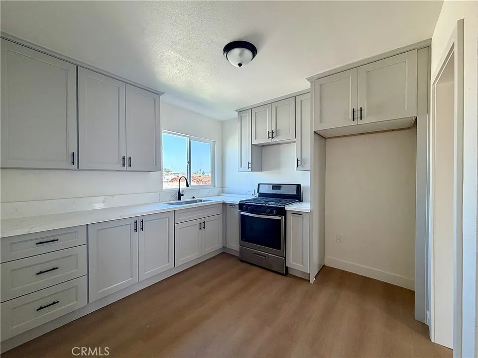 1426 1/2 W 83rd St