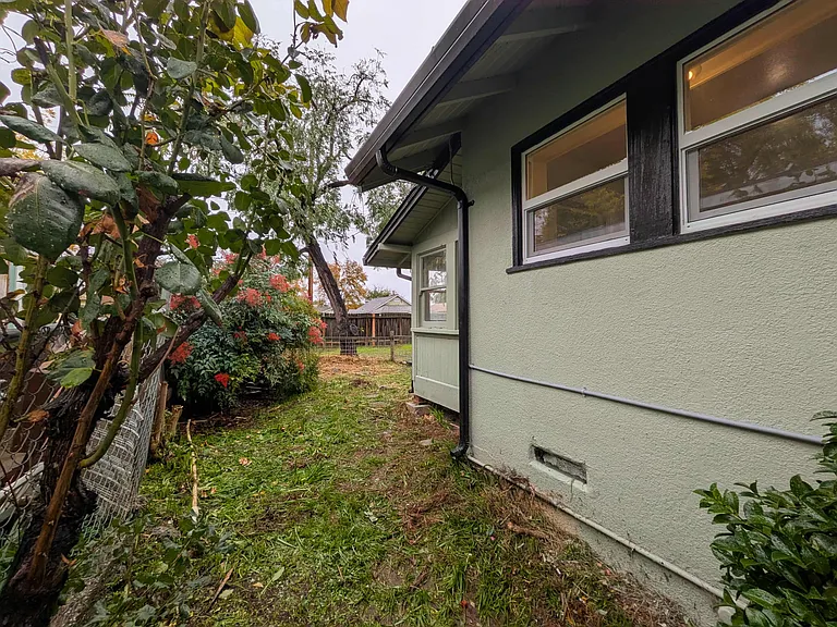 2165 A St — Photo 21