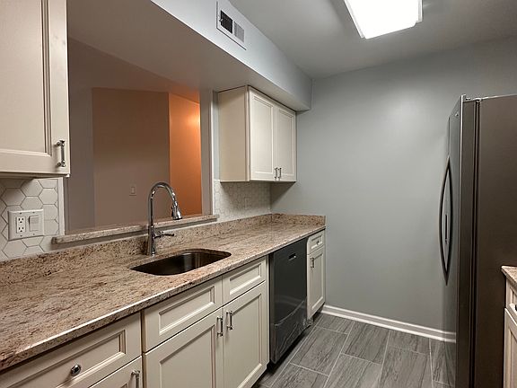 3rd image of 31019 Bennett Pl