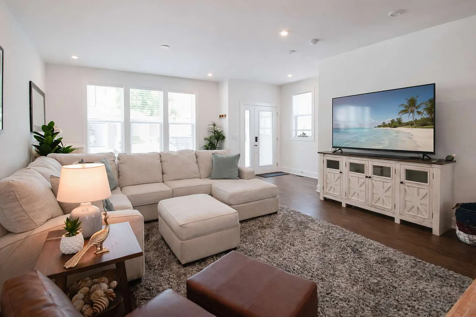 2 bed, 2.0 bath, 1485 sqft, $4,071 — Photo 1