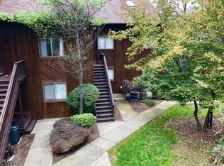 1 Pinehurst Ct, Vernon, NJ 07462