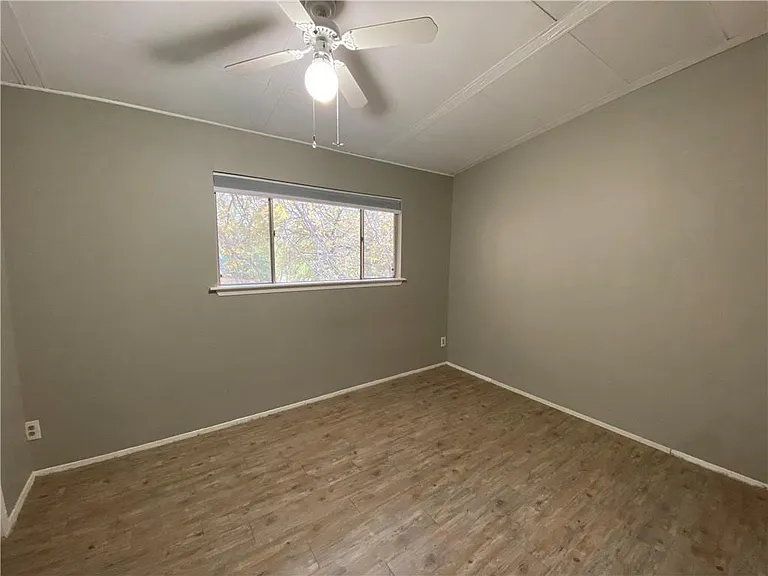 2413 Leon St #101 — Photo 12