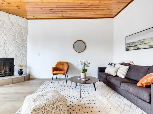 1415 E 44th St SE #B, Calgary, AB T2A 5E6