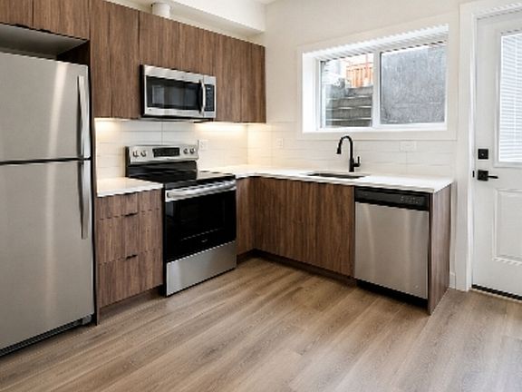 2nd image of 7003 105a St NW Unit 2