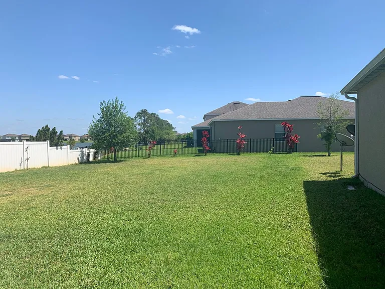 1646 Thetford Cir — Photo 9